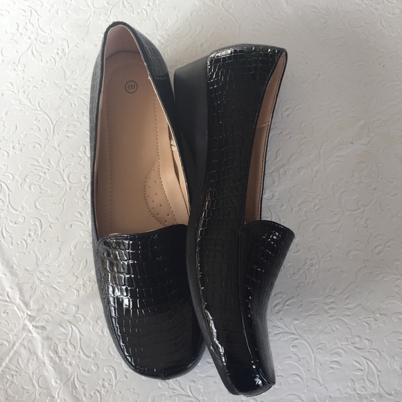 Like New patent Slip On Shoes size 8m - Picture 6 of 6